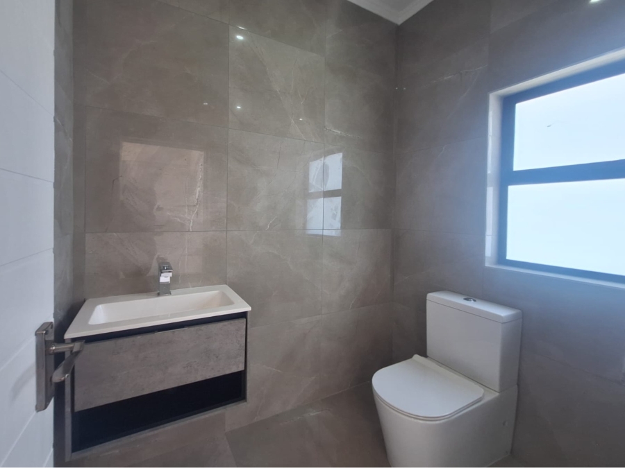 To Let 4 Bedroom Property for Rent in Redstone Private Country Estate North West